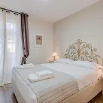 Guesthost - L'angulin & Roomy In * Турин