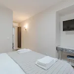 Guesthost - L'angulin & Roomy In Апартаменты *