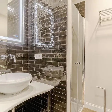 Guesthost - L'angulin & Roomy In Turin