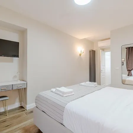 Guesthost - L'angulin & Roomy In