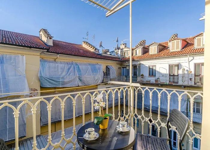 Guesthost - L'angulin & Roomy In *