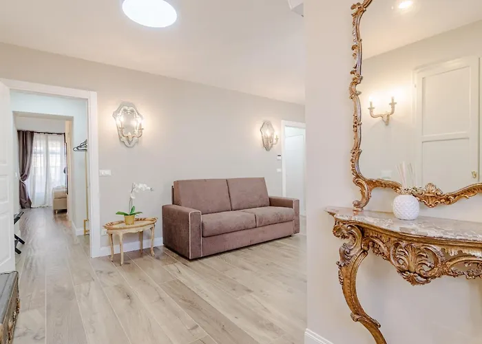 Guesthost - L'angulin & Roomy In *