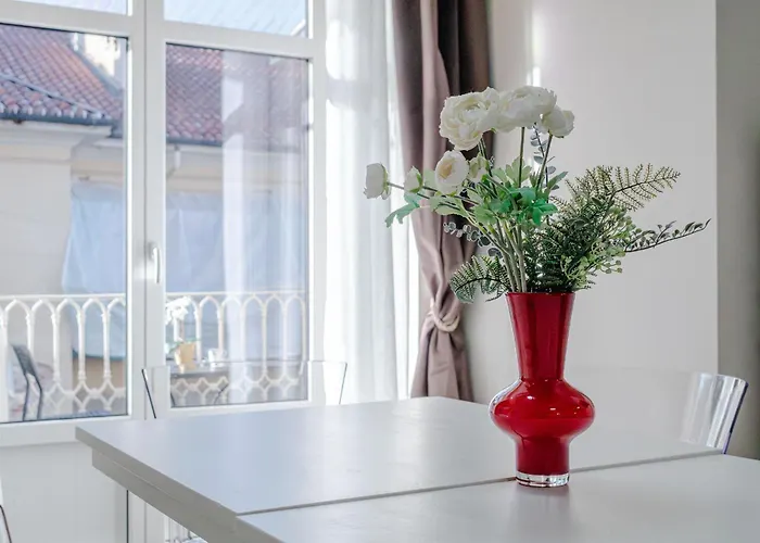 Guesthost - L'angulin & Roomy In