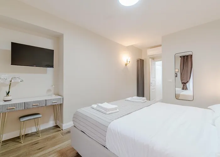 Guesthost - L'angulin & Roomy In