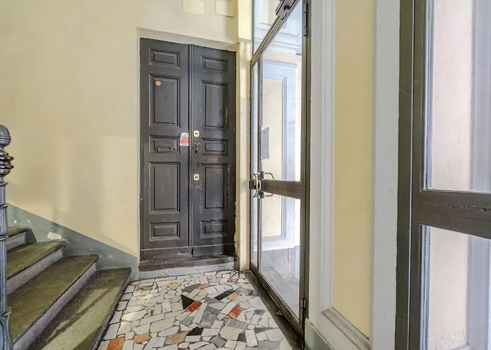 Guesthost - L'angulin & Roomy In *