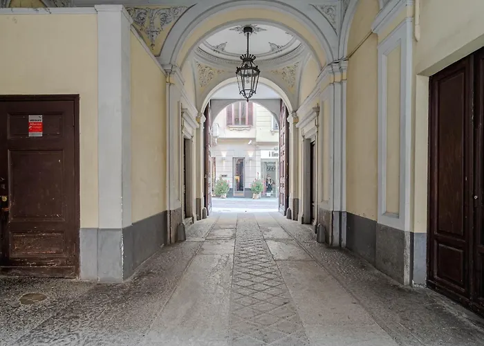 Guesthost - L'angulin & Roomy In Τορίνο