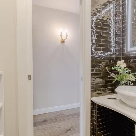 Guesthost - L'angulin & Roomy In Torino