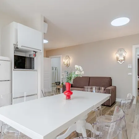 Daire Guesthost - L'angulin & Roomy In *