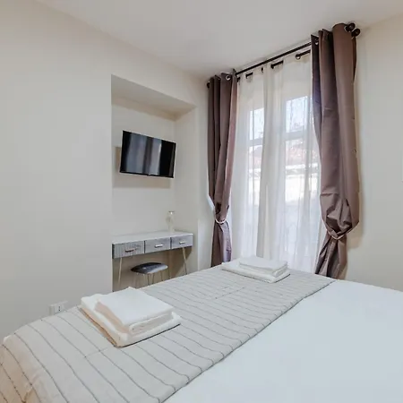 Guesthost - L'angulin & Roomy In Appartement Turin
