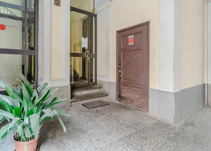 Guesthost - L'angulin & Roomy In *