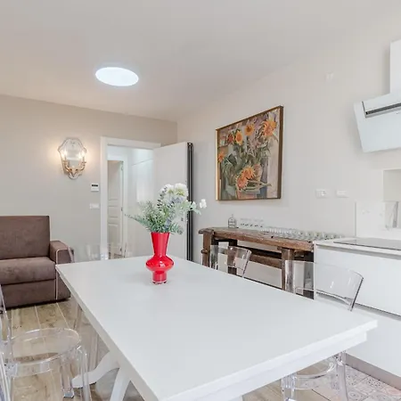 Guesthost - L'angulin & Roomy In شقة