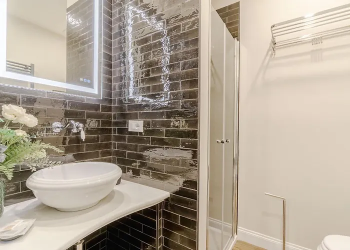 Guesthost - L'angulin & Roomy In Turin